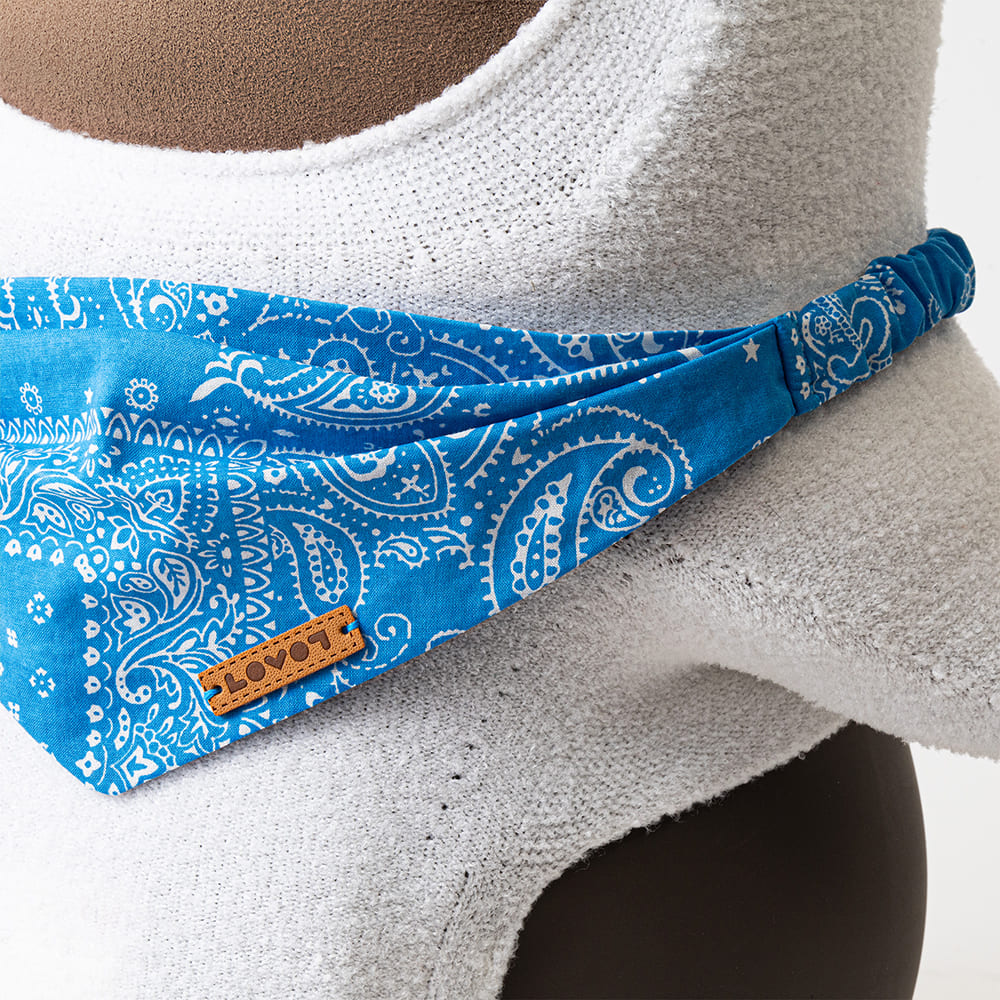 ロゴプレートつきバンダナ（ペイズリー柄）ブルー | LOVOT ウェブストア